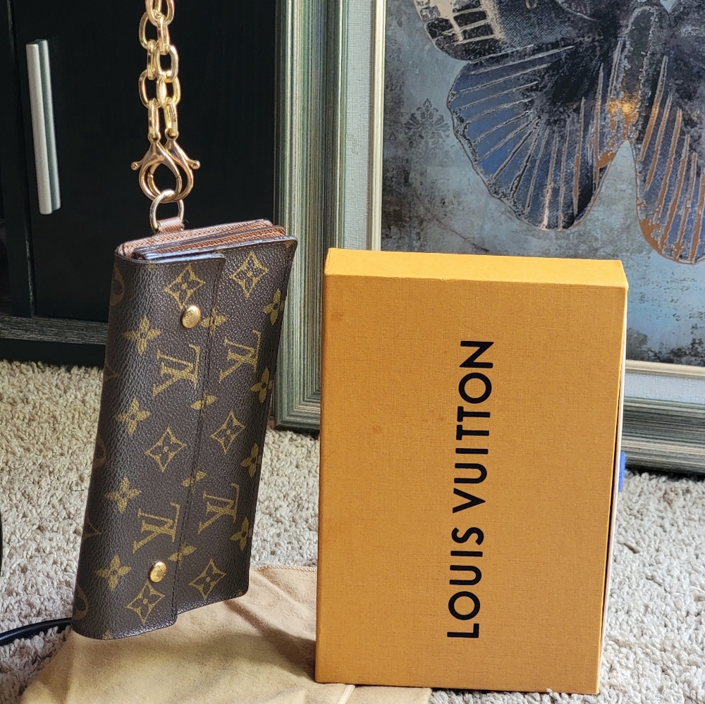 ❌SOLD❌ Authentic Louis vuitton Accordion Wallet